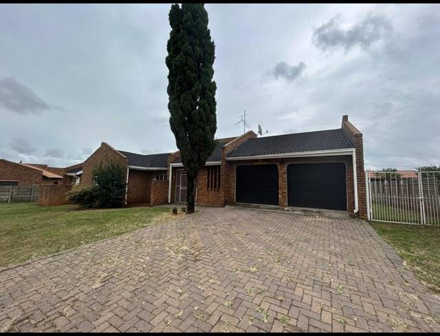4 BEDROOM HOUSE FOR SALE IN VAALPARK